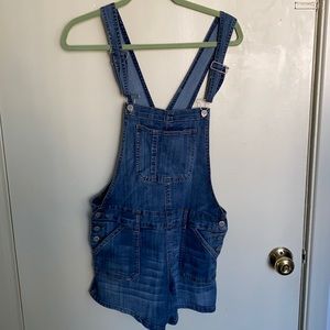 Super cute shorteralls!